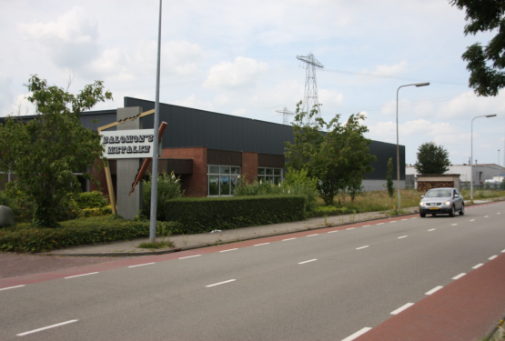 Salomons Metalen bedrijfsgebouw